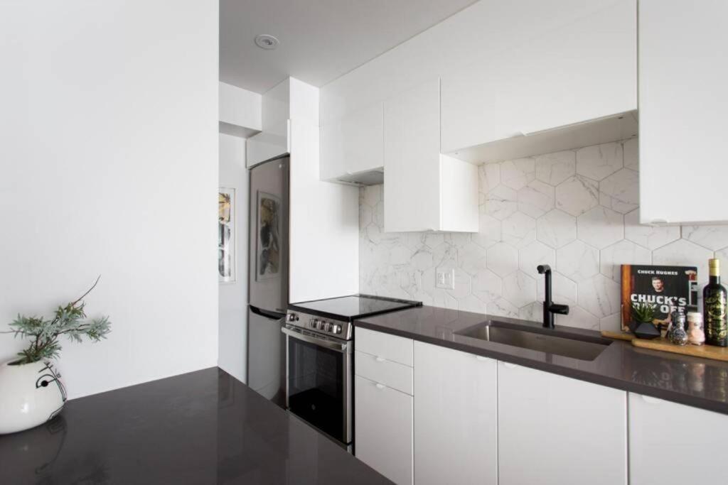 Wonderful Studio In Little Italy With Full Bath By Den Stays Montreal Zewnętrze zdjęcie