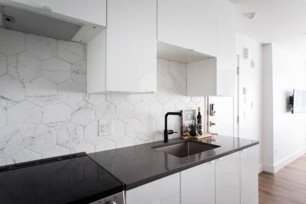 Wonderful Studio In Little Italy With Full Bath By Den Stays Montreal Zewnętrze zdjęcie